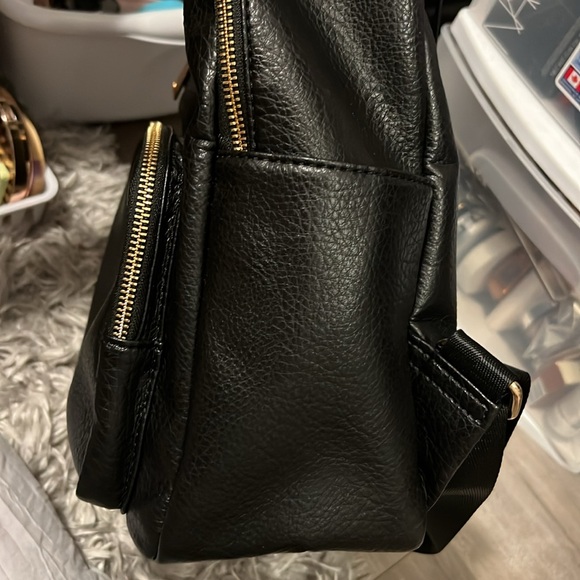 Backpack black with gold accents - Picture 5 of 8